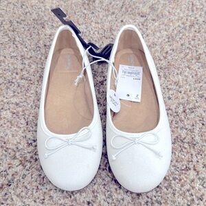 Sonoma girls ballet flats cream size 2 with slight sparkle